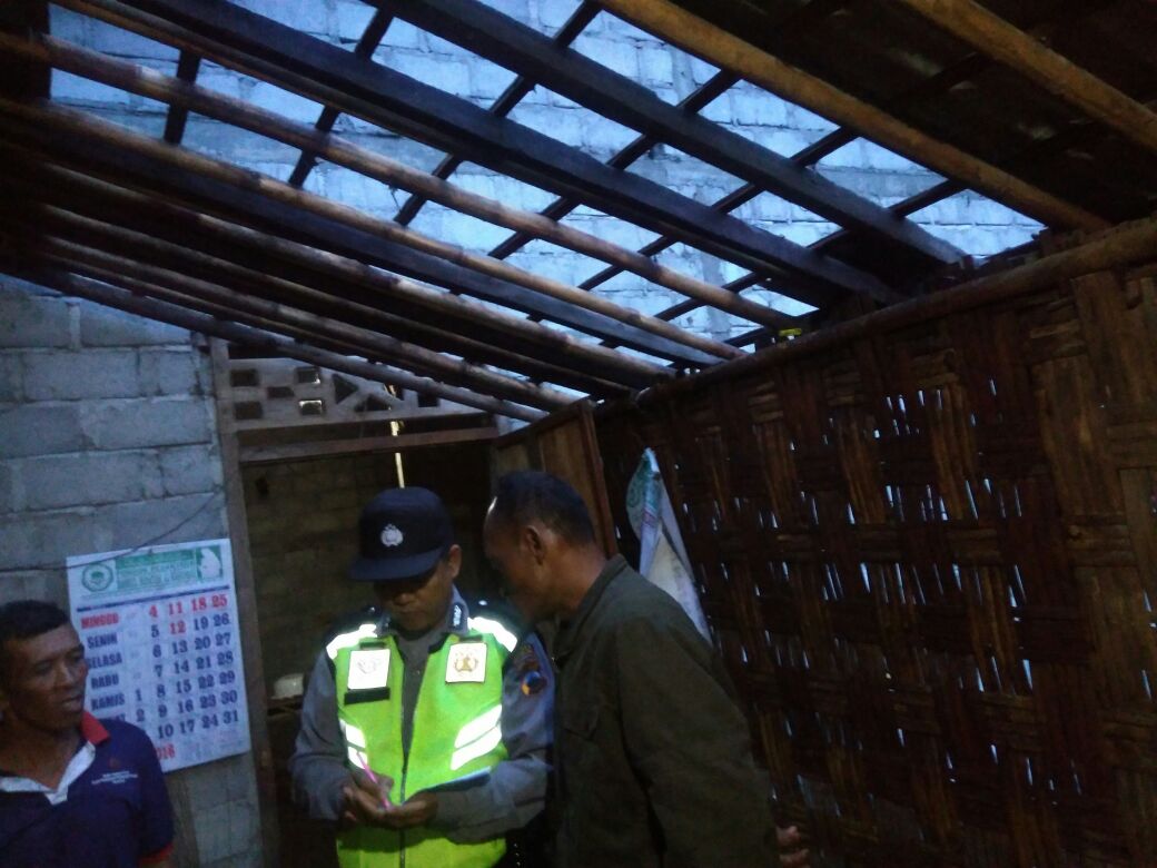 Atap Rumah Warga Terhempas Akibat Angin Ribut Puting Beliung di Cepogo