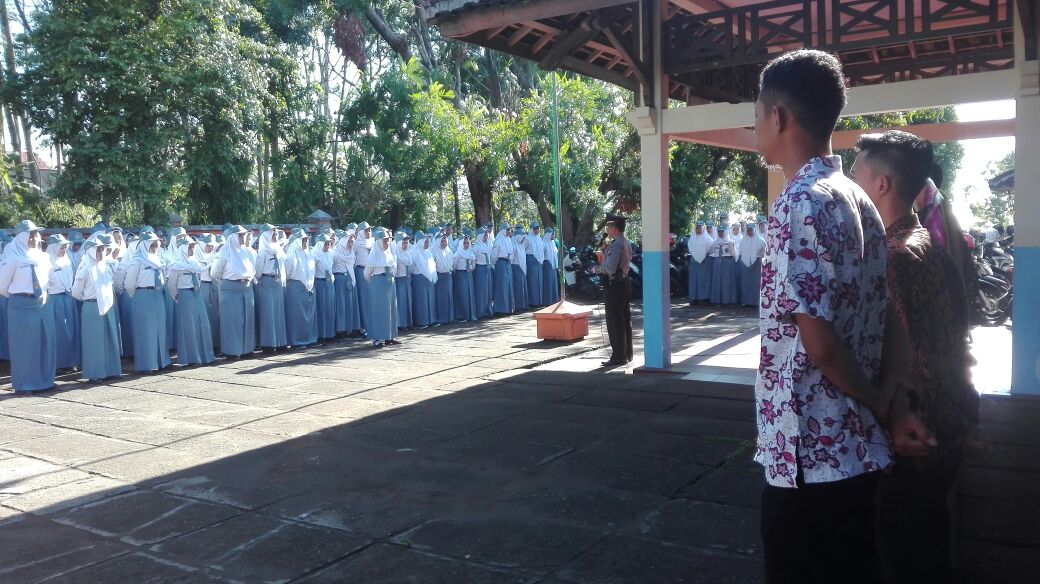 Kapolsek,Waka Polsek dan Kanit Binmas Polsek Boyolali Kota Menjadi Pembina Upacara Polres Boyolali