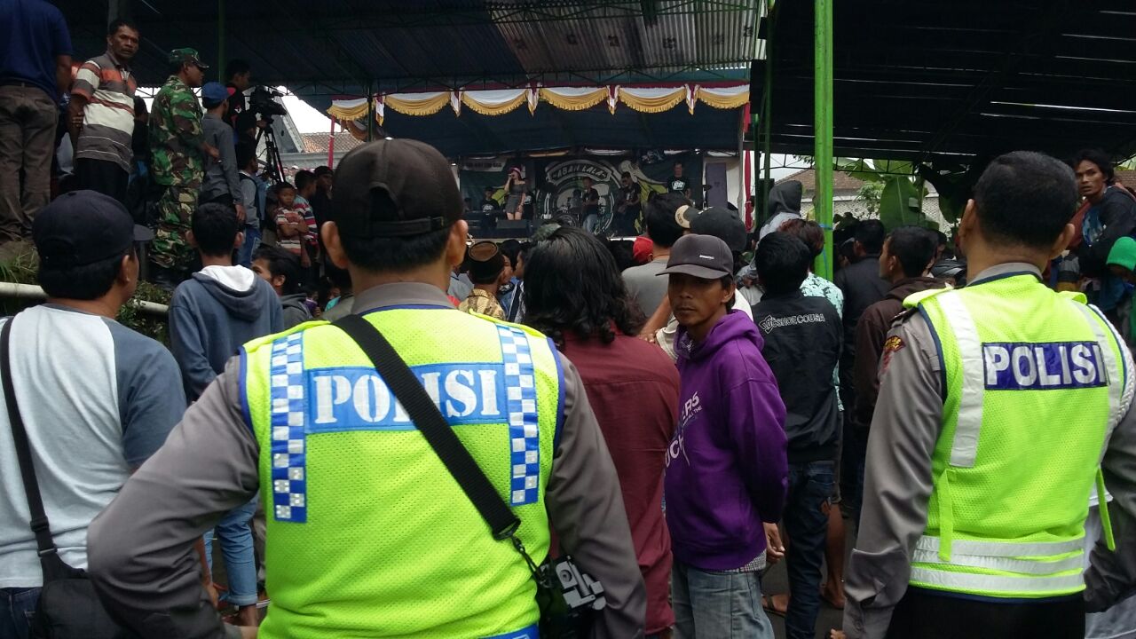 Kapolsek Cepogo Pimpin Pengamanan Konser Dangdut 86
