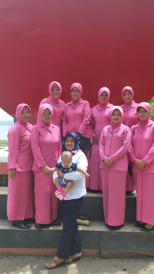 Bhayangkari Ranting Juwangi Foto Bersama Usai Pertemuan