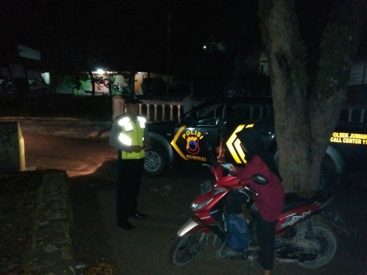 Cewek Cantik Malam-malam Diluar Diincar Brigadir Sihlawan