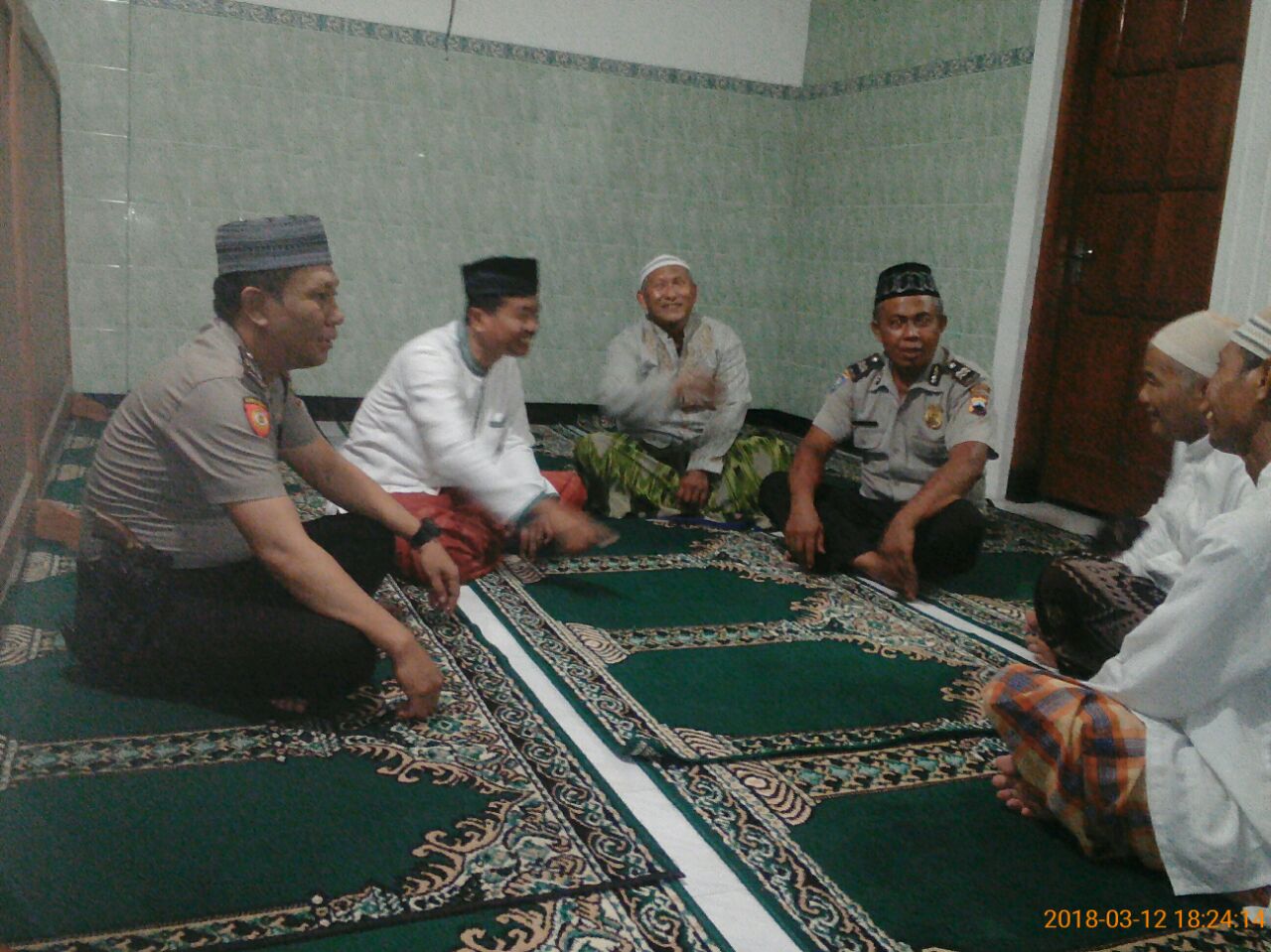 Kanit Binmas Polsek Sawit , Bekerja dan Beribadah