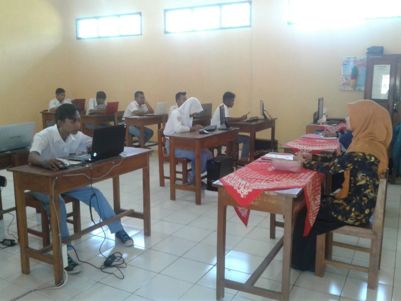 Kapolsek Andong Menerima MOU SDN 2 Ngoyog, Beji, Andong