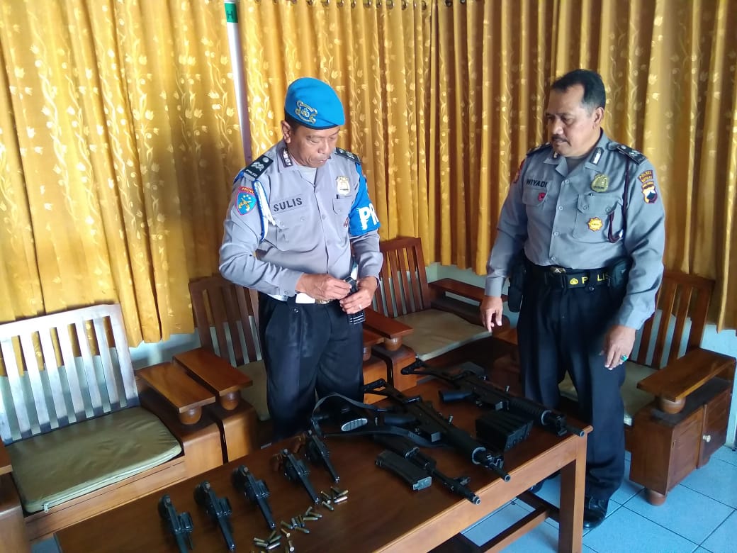 Kanit Provost Polsek Mojosongo Cek Senpi Inventaris Dinas Penjagaan