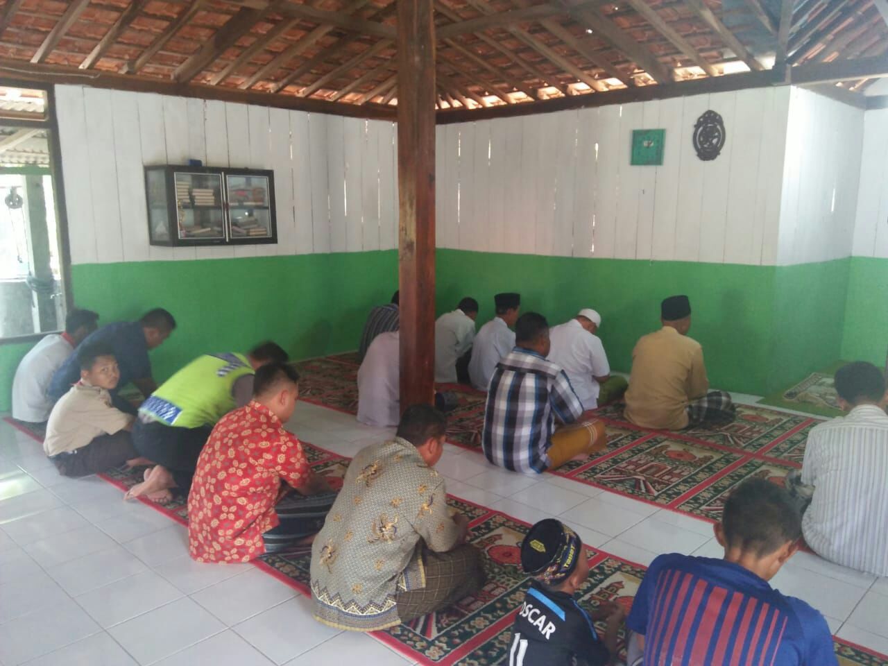 Anggota Polsek Kemusu Sholat Jum’at Keliling Ke Desa-desa.