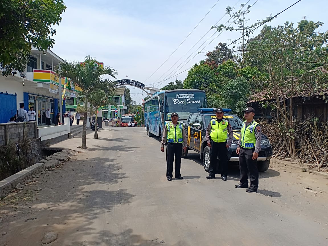 Pemberangkatan Santri Dari Cepogo Mengikuti Apel Akbar di Surakarta