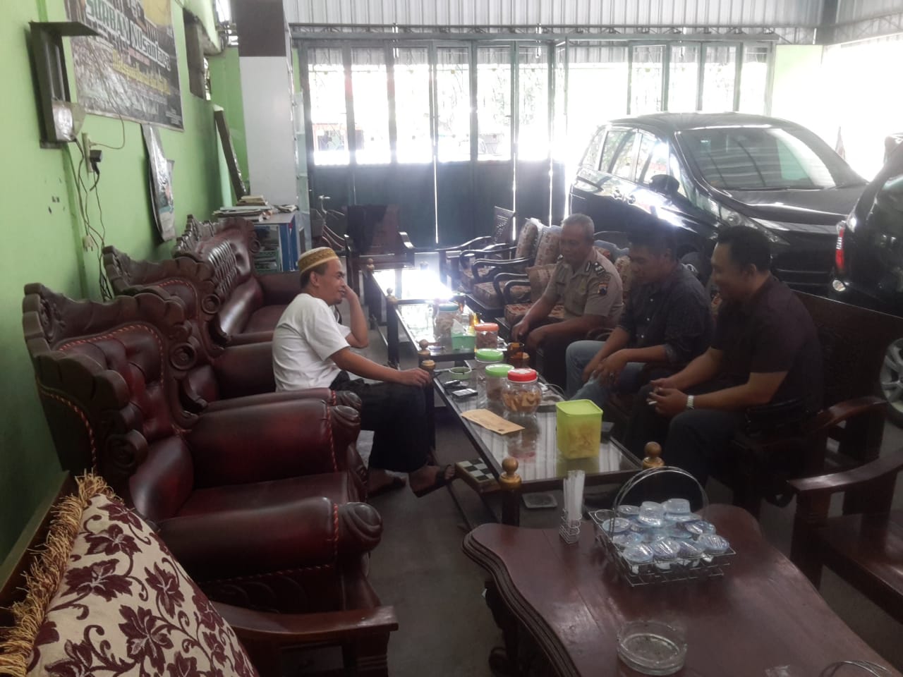 Antisipasi Kejadian di Garut, Kanit Reskrim Polsek Sawit Silaturohim ke Tokoh Masyarakat  