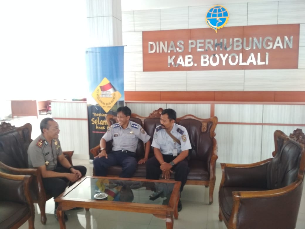 Kapolsek Musuk Kunjungi Kantor Dishub Kabupaten Boyolali Terkait Masalah Rambu-rambu Lalu-lintas