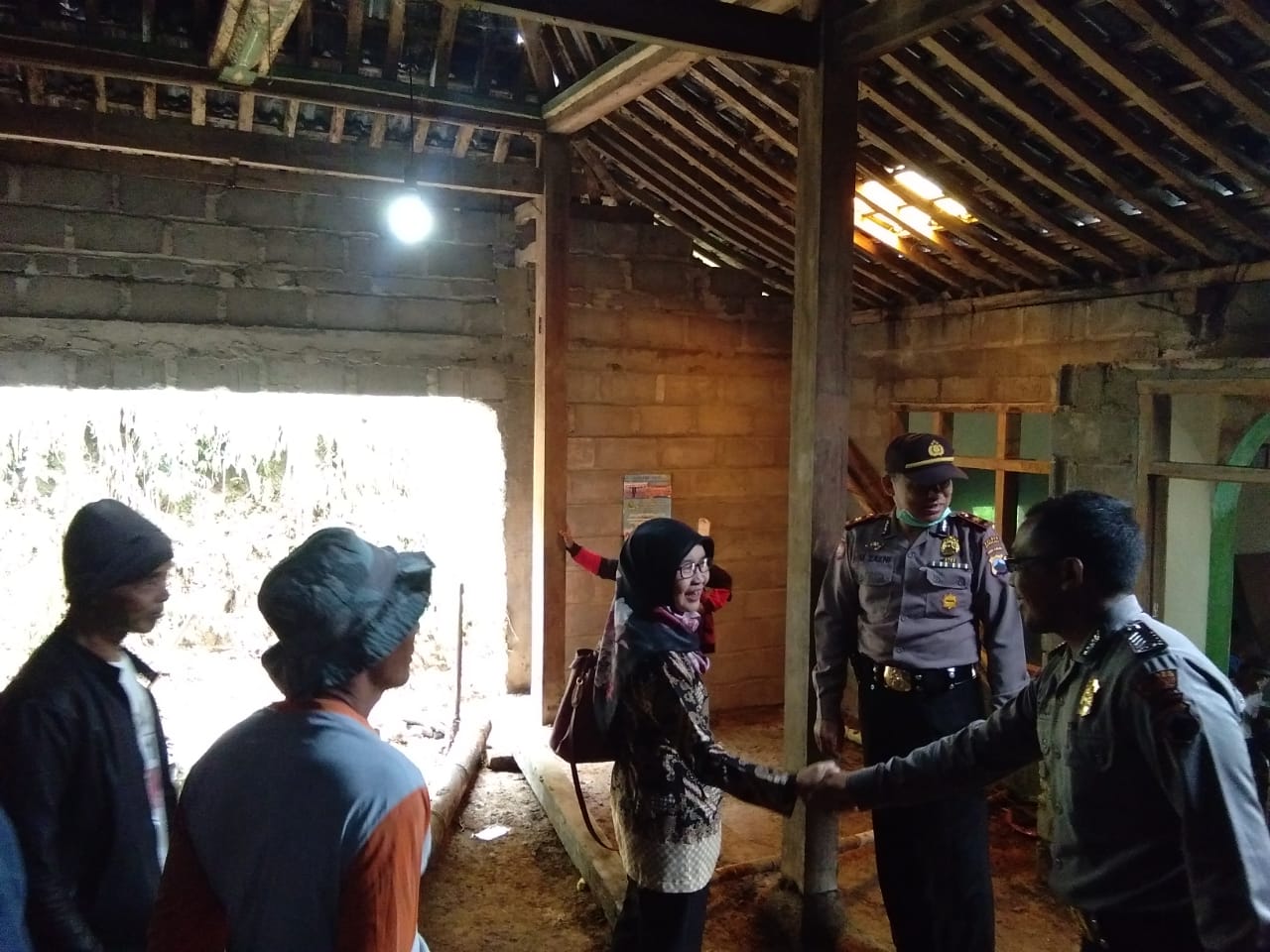 Bencana Tanah Longsor Menimpa Dinding Rumah Warga Dukuh Glagahombo Desa Senden Kecamatan Selo