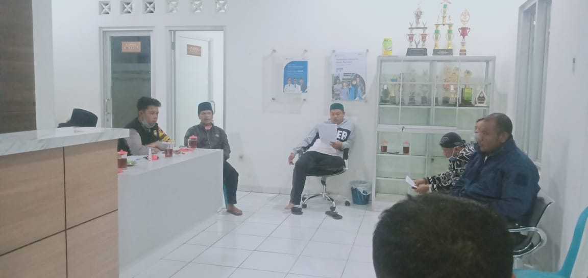 Bhabinkamtibmas Hadiri Rakor Posko Covid-19 Desa Kelok
