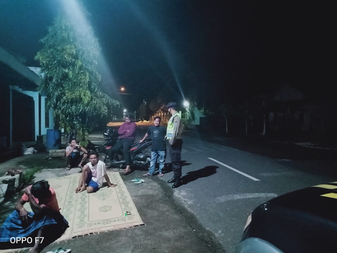 Blue Light Patrol Prioritas Putus Rantai Penyebaran Virus Covid-19 Warga Lakukan Social distancing Dan Pakai Masker