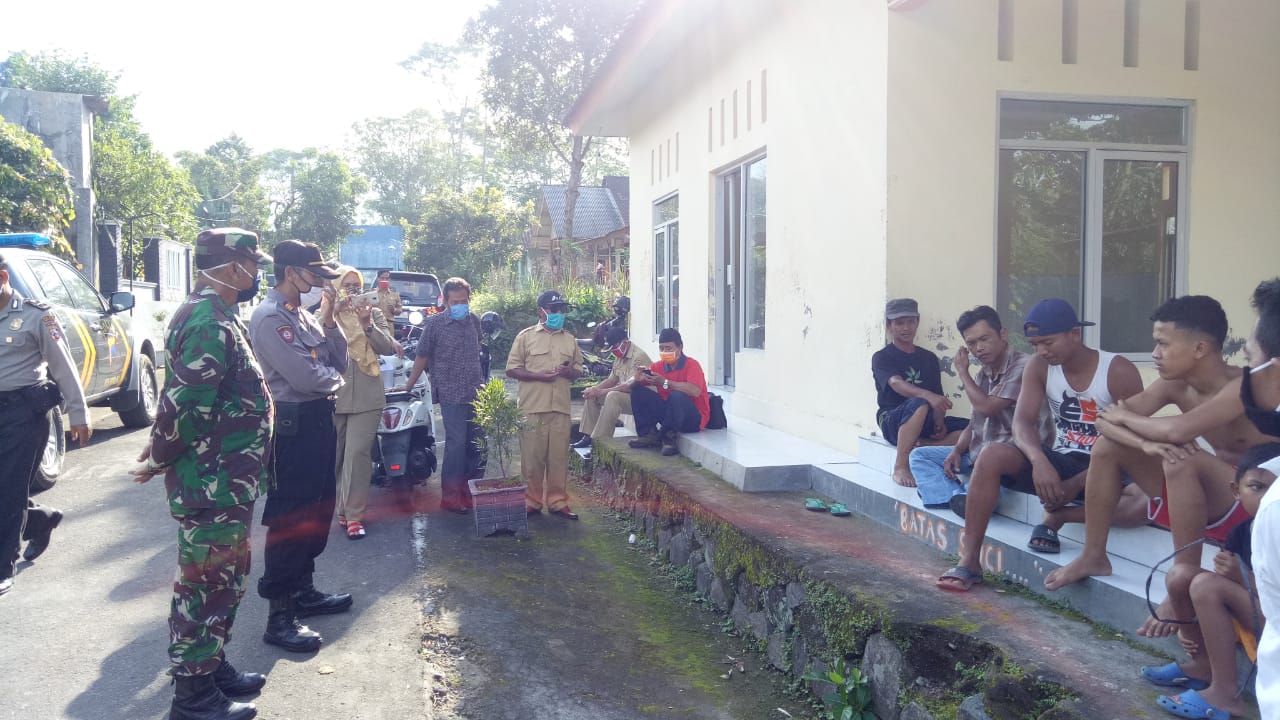 Sosialisasi dan Himbauan Untuk Tidak Sholat Tarawih Berjamaah di Masjid/Mushola, Saat Darurat Covid-19