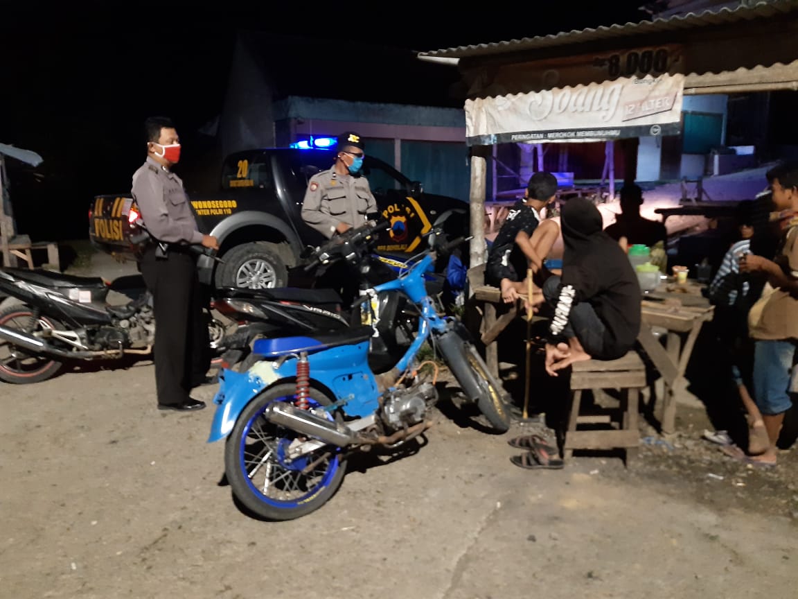 Tingkatkan Kewaspadaan Kamtibmas Dan Mencegah Penyebaran Covid-19 dan Maraknya Berita  Hoax Polsek Wonosegoro Laksanakan Patroli BLP