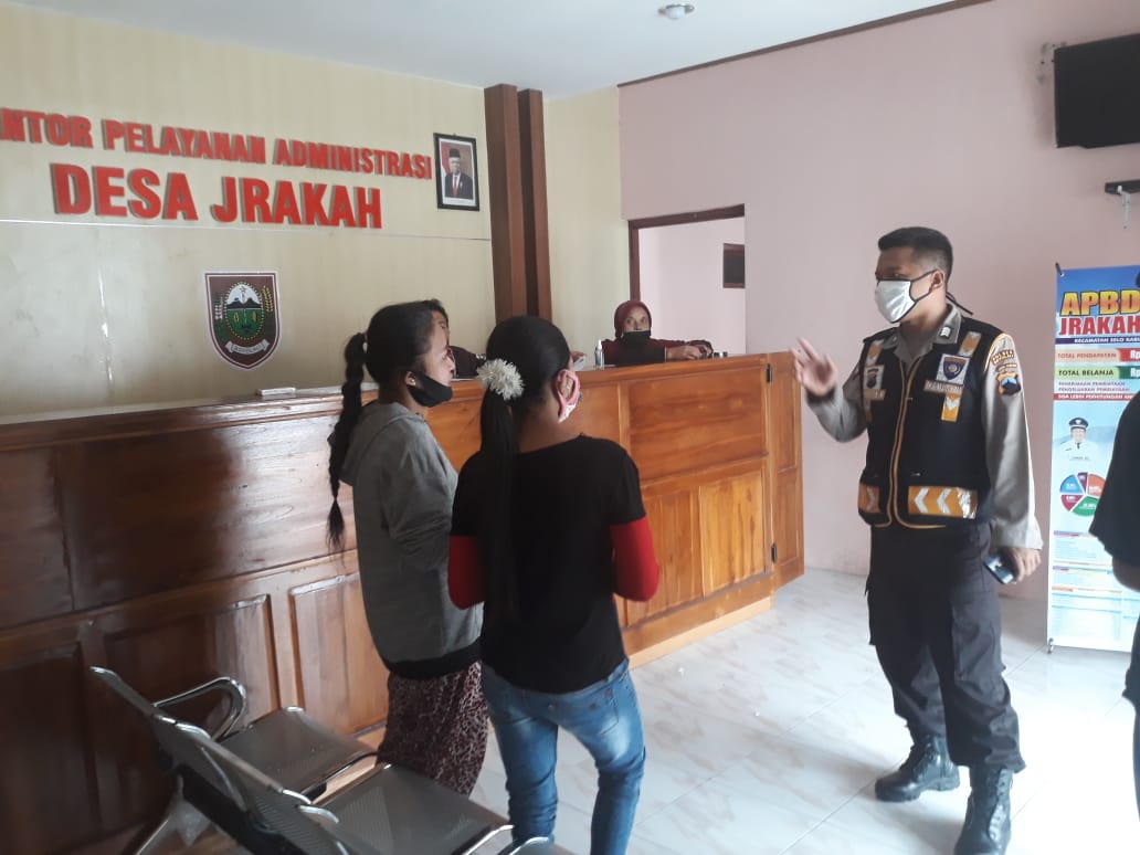 Polres Boyolali , Kanit Binmas dan Babinkamtibmas Polsek Selo Patroli Dialogis ke Pasar Jrakah