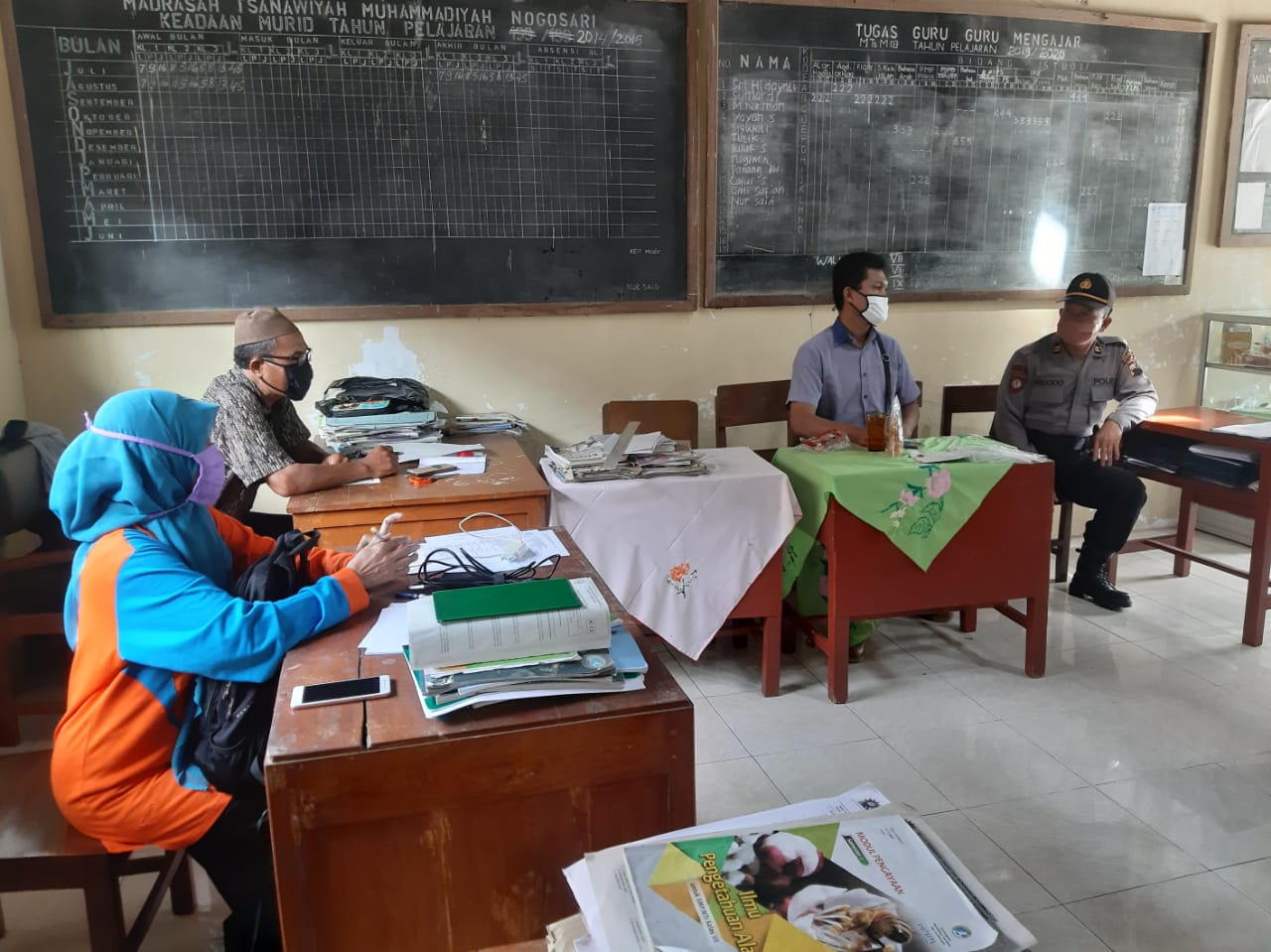 Wakapolsek Nogosari Polres Boyolali Koordinasi Dengan Kepala Sekolah SMPN I Nogosari Menjelang Kelulusan