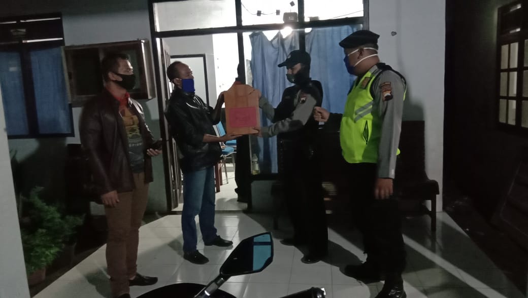 Polsek Simo Polres Boyolali Menyerahkan  dan  Pemasangan  Box Buku  Mutasi Patroli di Desa -Desa