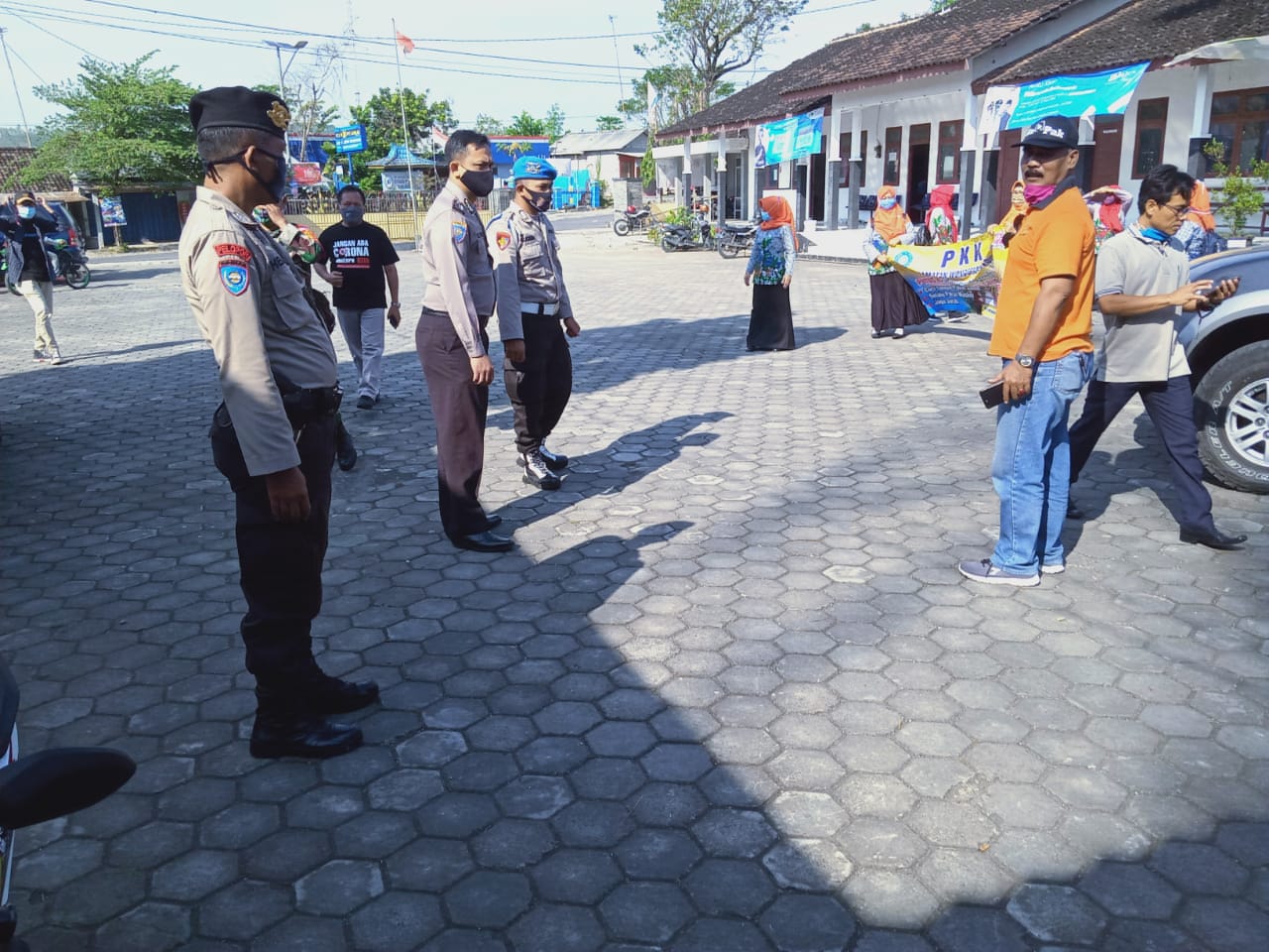 Kunjungan Forkopincam dan Polres Boyolali,Pemberian Sembako dan Penyemprotan Desinfektan