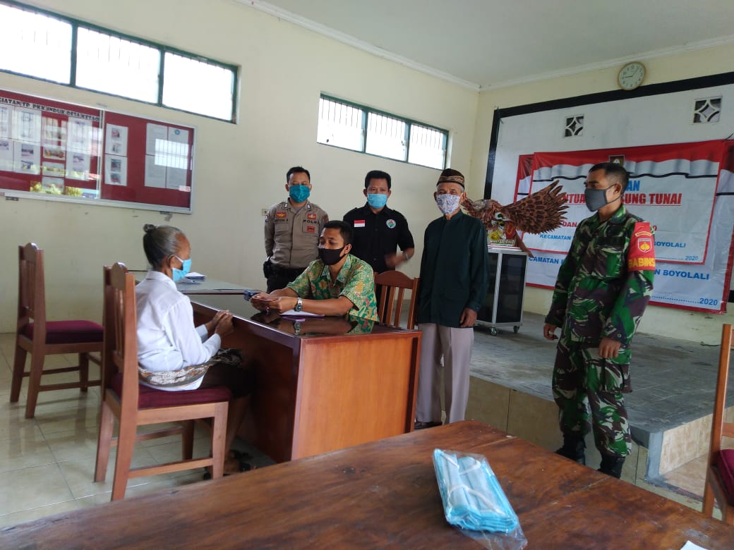 Polres Boyolali Monitoring Penyaluran Bantuan Langsung Tunai Dana Desa Tahap III Di Kecamatan Banyudono