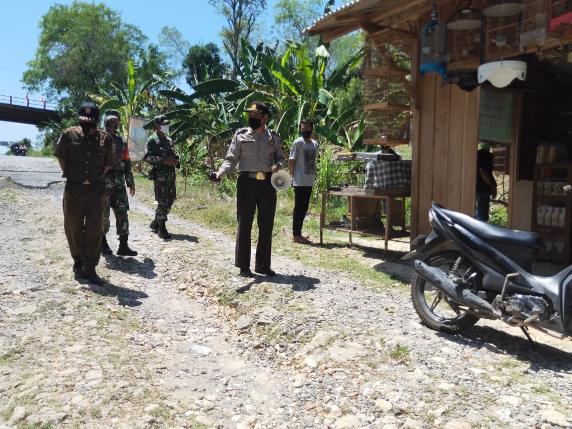 Operasi Yustisi Pendisiplinan Protokol Kesehatan Di Lakukan Polres Boyolali Di Pertokoan Desa Sambeng Kecamatan Juwangi.