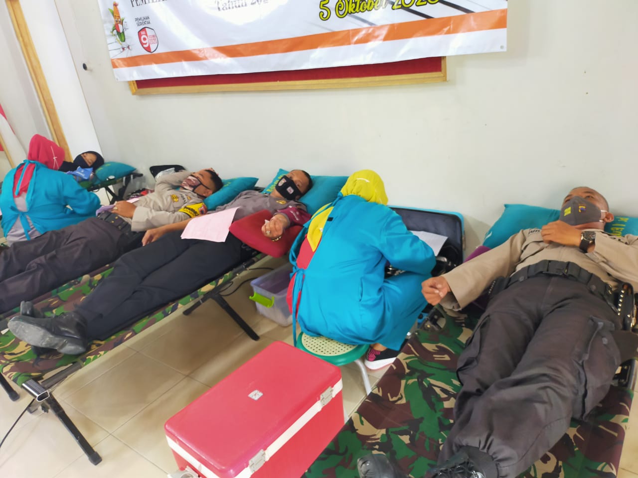 Polres Boyolali Melalui Anggota Polsek Cepogo Mengikuti Donor Darah di Balai Desa Sukabumi