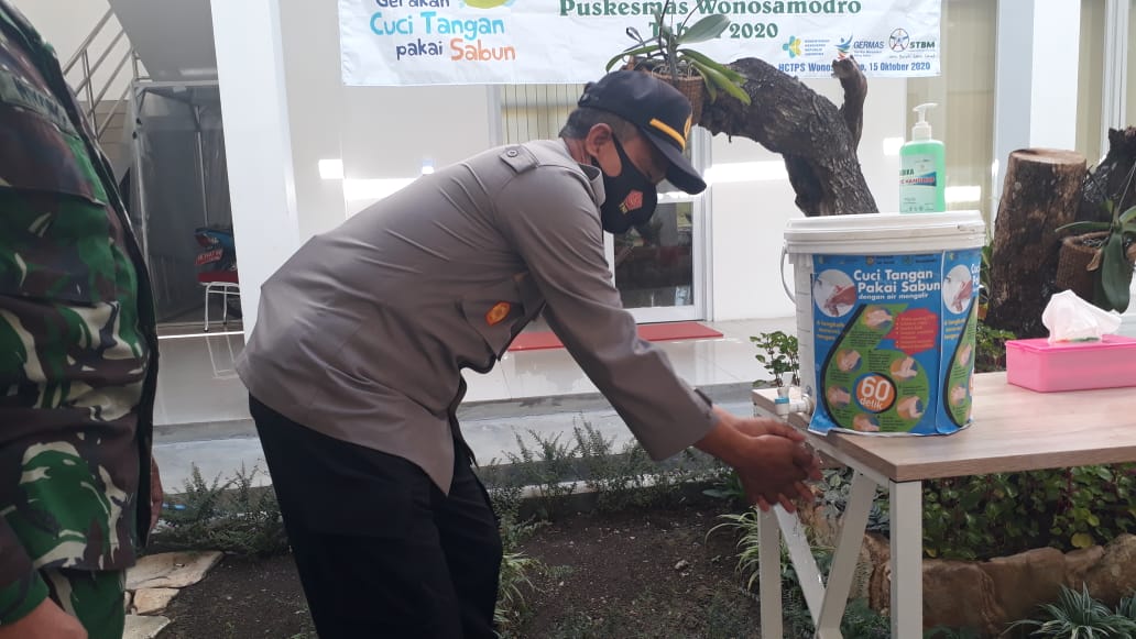 Polres Boyolali Memperagakan Cuci Tangan pakai Sabun yang baik dan benar menurut prosedur kesehatan