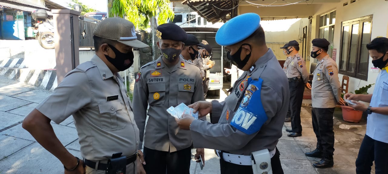 Kanit Provos Polsek Musuk Polres Boyolali Lakukan Pemeriksaan Kelengkapan Anggota