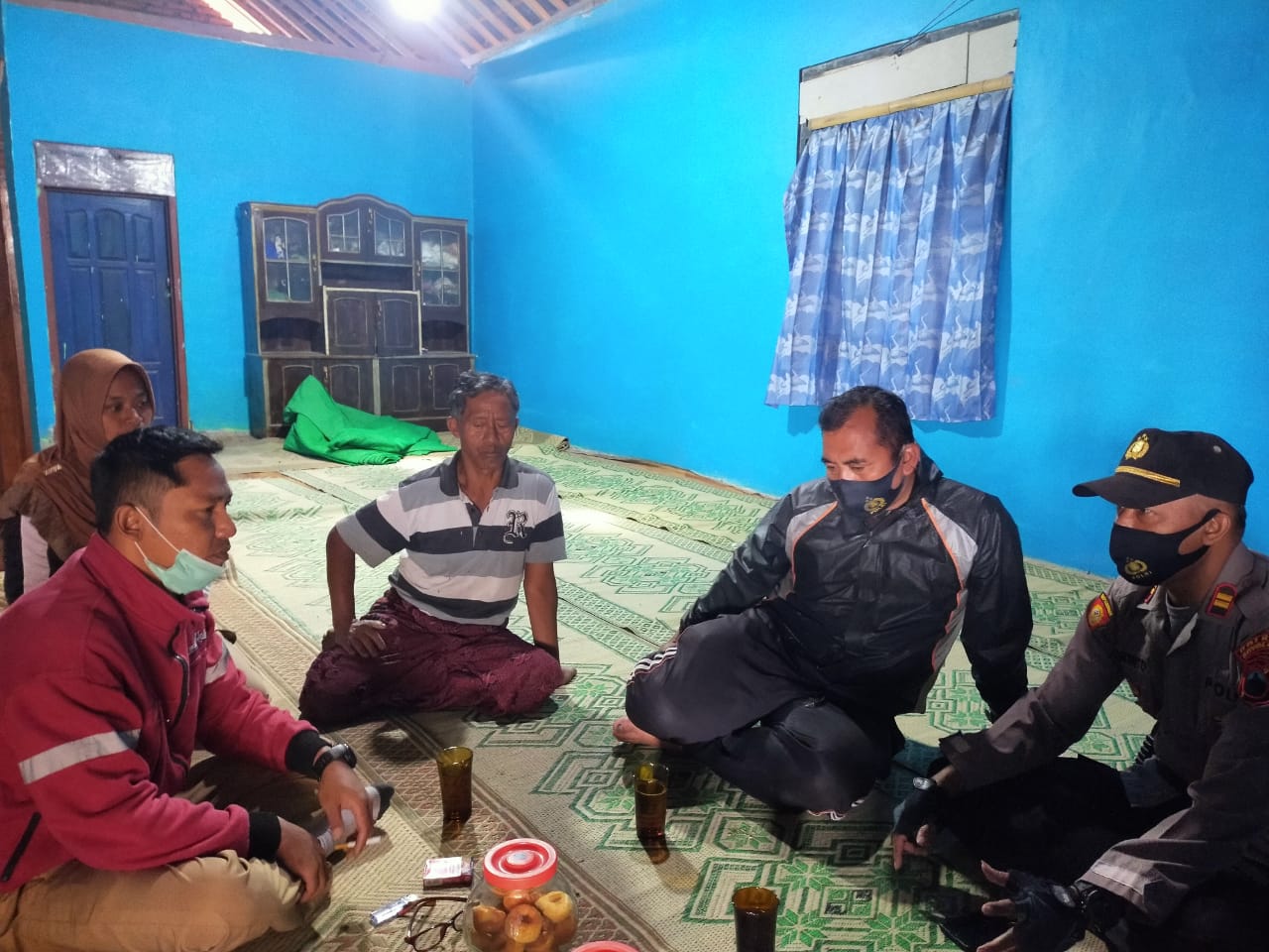 Kapolsek Selo Polres Boyolali Memberikan Himbauan Kepada Warga Masyarakat Tentang Hajatan Tasyakuran Khitanan Di Desa Klakah Kecamatan Selo