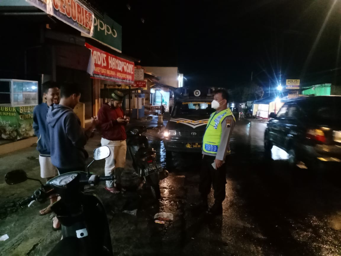 Himbauan Kamtibmas dan Protokoler Kesehatan Polsek Cepogo Polres Boyolali Saat Patroli Malam