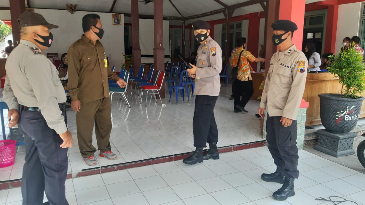 Patroli BLP siang Polsek Kemusu Polres Boyolali sambangi Komplek Perkantoran.