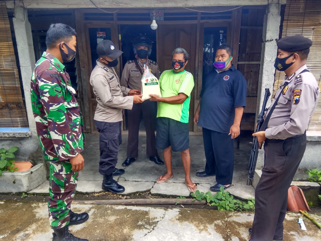 Sinergitas TNI dan Polres Boyolali melaksanakan kegiatan Baksos ditengah Pandemi Covid 19