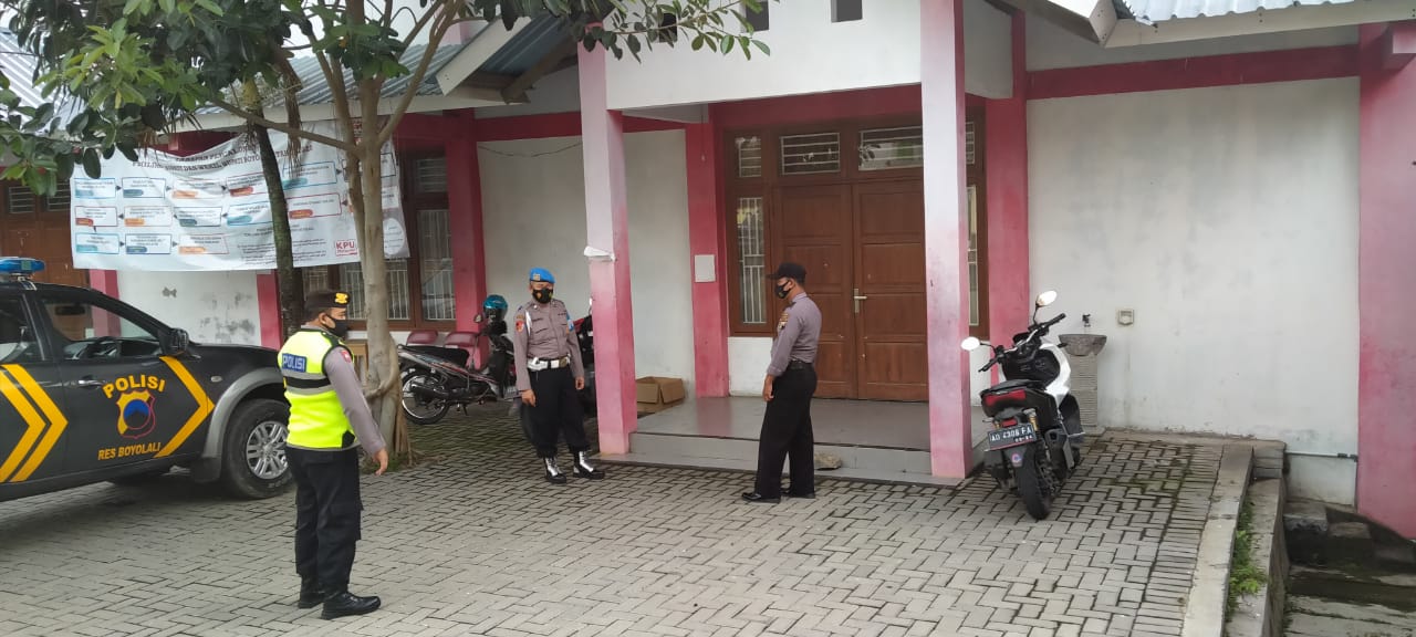 Polsek Nogosari Amankan Kotak Suara di Kantor PPK Kec Nogosari