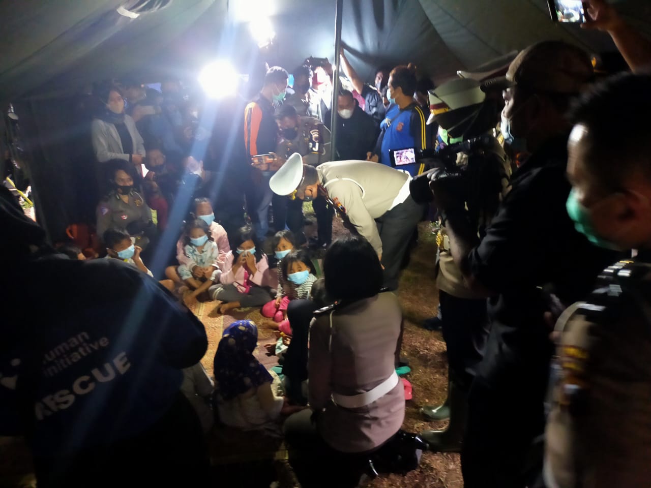 Kunjungan Kerja Kakorlantas Polri Di Tempat Penampungan Pengungsian Sementara Desa Klakah Kecamatan Selo Kabupaten Boyolali