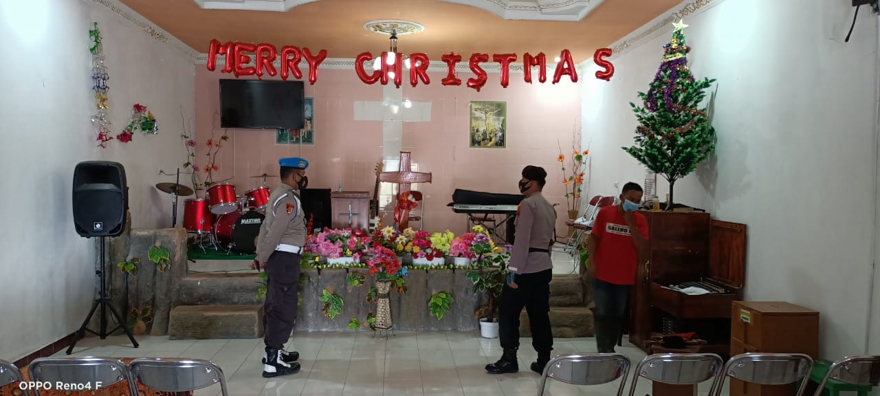 Kapolsek Selo Polres Boyolali Pimpin Patroli Tempat Ibadah ( Gereja ) Di Wilayah Kecamatan Selo