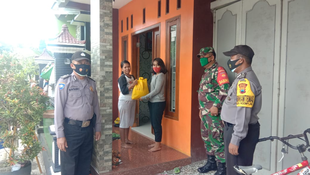 Pengamanan Bakti Sosial Oleh Pengurus dan Majelis Gereja Kristen Jawa