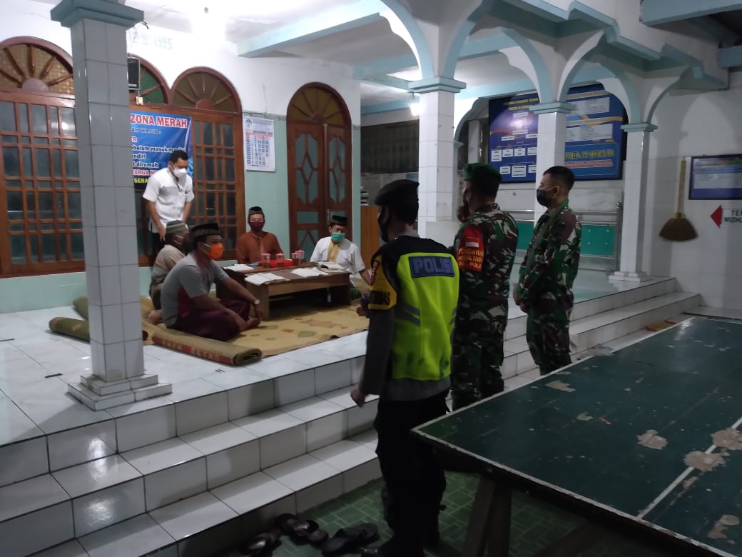 Bhabinkamtibmas Polres Boyolali Sinergi Babinsa Blusukan Desa Binaan Wujudkan Kamtibmas Kondusif Ditengah Pandemi Covid-19 Dan Jelang Tahun Baru 2021