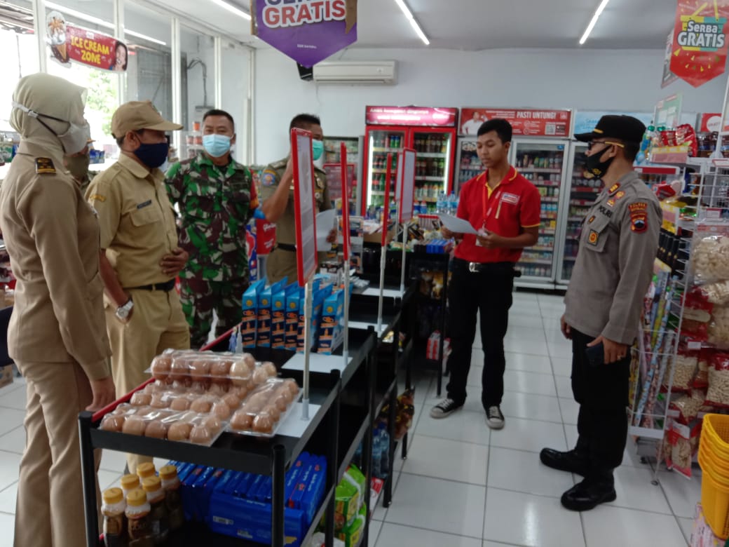 Polres Boyolali bersama Tim Gugus tugas Kecamatan  sosialisasi terkait Surat Edaran Bupati tentang Pemberlakuan Pembatasan Kegiatan Masyarakat (PPKM)
