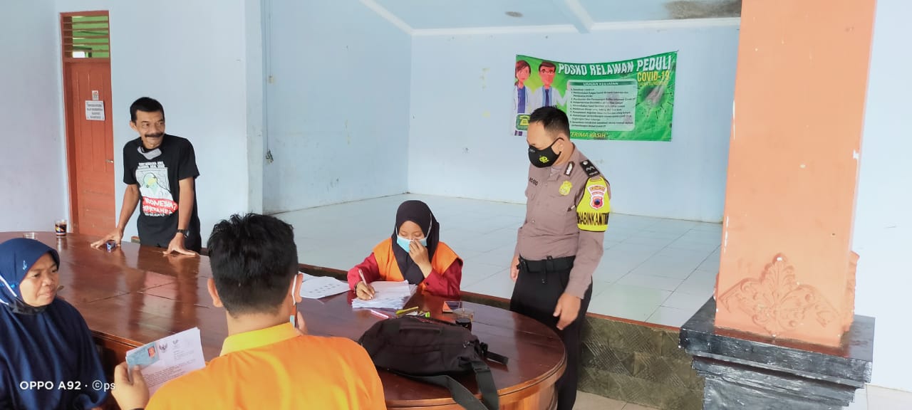 Bhabinkamtibmas Polsek Musuk Pengamanan Dan Monitoring Pembagian BST Tahap X Di Sepuluh Desa se-Kecamatan Musuk