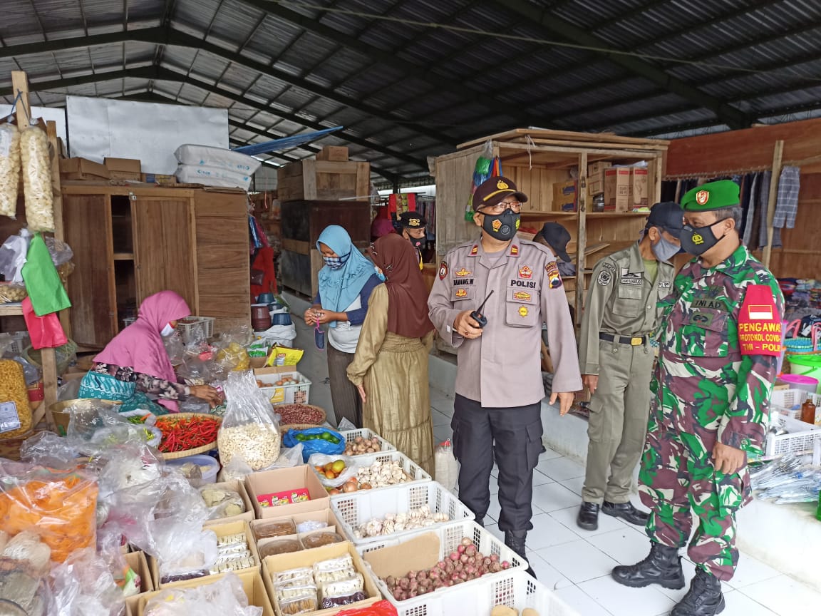Tiga Pilar Kecamatan Mojosongo Patroli Yustisi Terapkan Pemberlakuan Pembatasan Kegiatan Masyarakat Ditengah Pandemi Covid-19