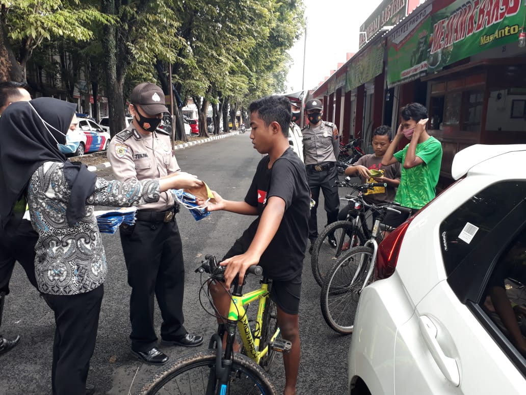 Jelang Gerakan Boyolali Di Rumah Saja, 1500 Masker Masker Dibagikan.