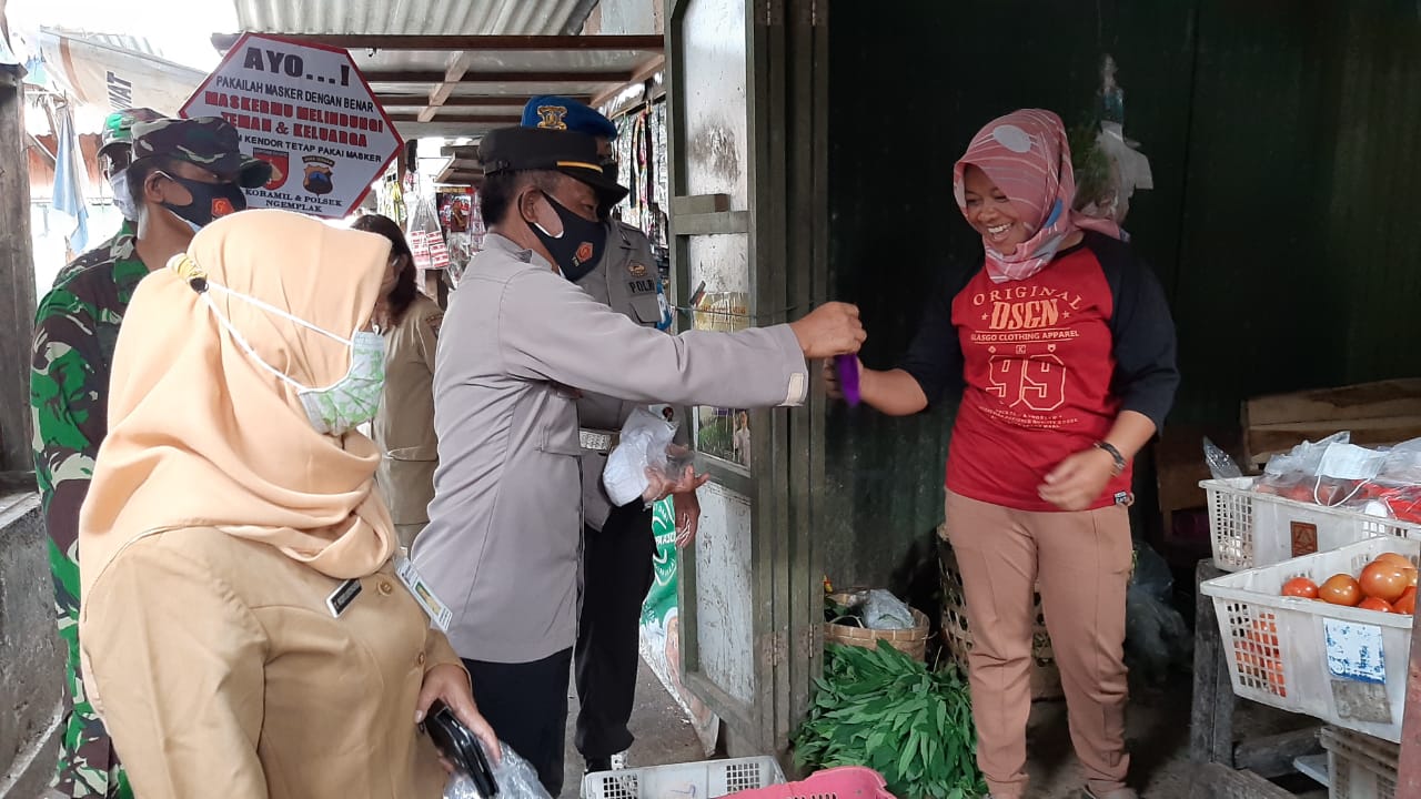 Polres Boyolali Pembagian Masker Gratis Dan Sosialisasi Serta Pendisiplinan Protokol Kesehatan