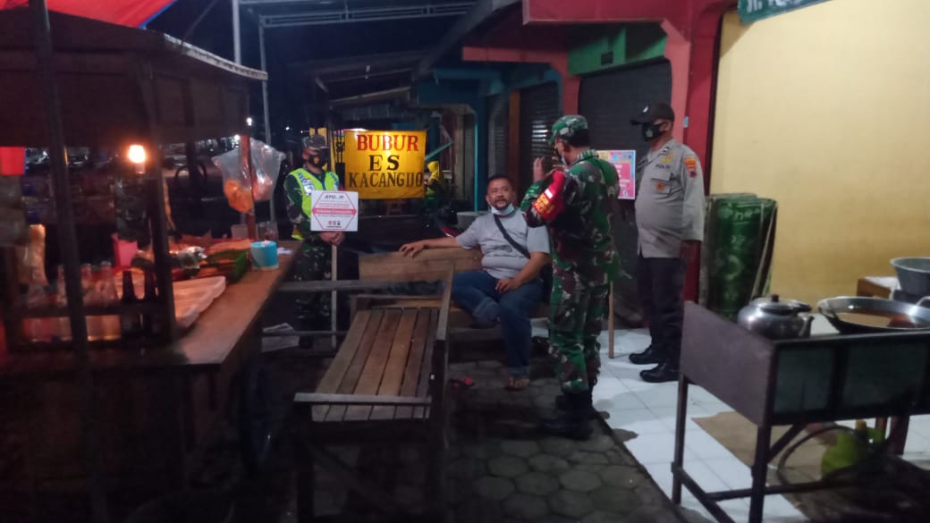 Sinergitas TNI-Polres Boyolali Edukasi Warga Tentang Prokes Covid-19