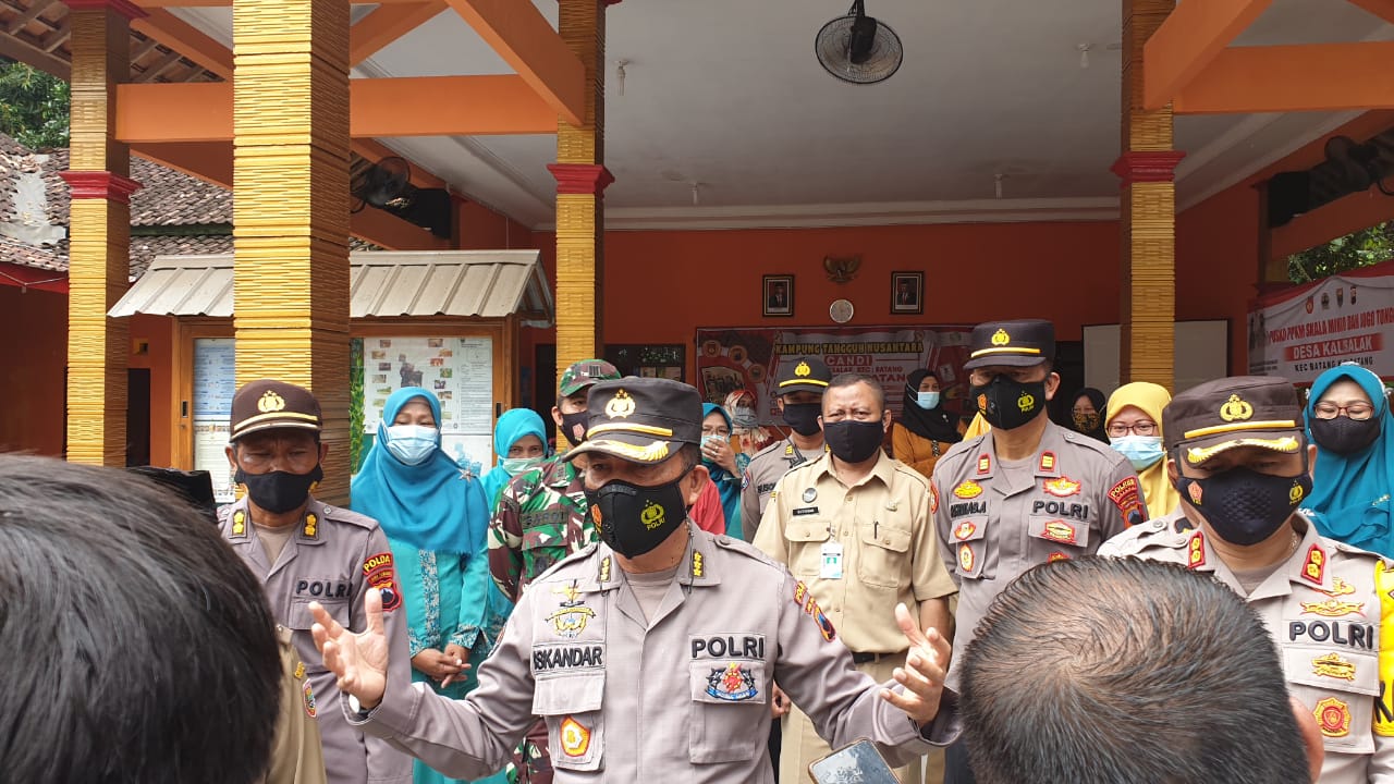 Tinjau PPKM Sekala Mikro, Kabid Humas Polda Jateng Kunjungi Dua Titik Lokasi di Batang