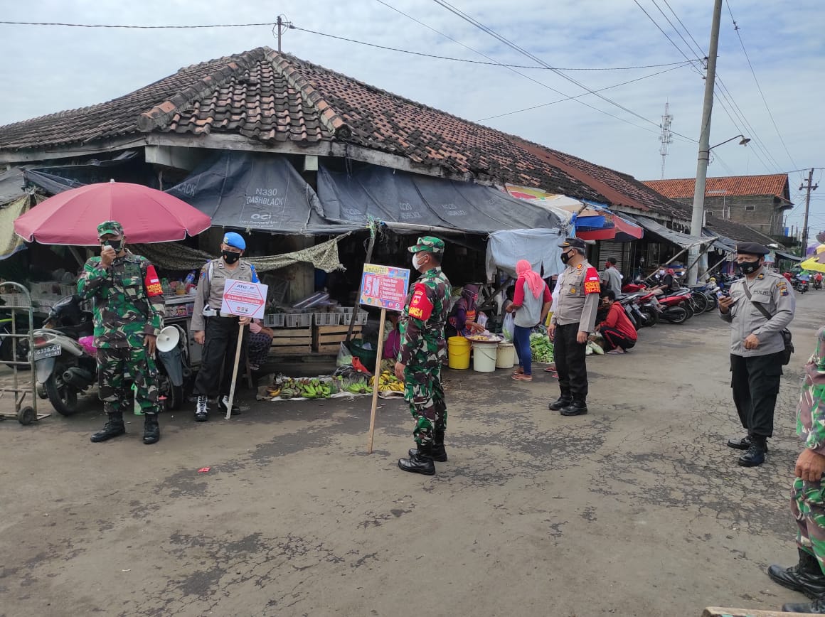 Kawal PPKM, TNI – Polri Disiplinkan Masyarakat