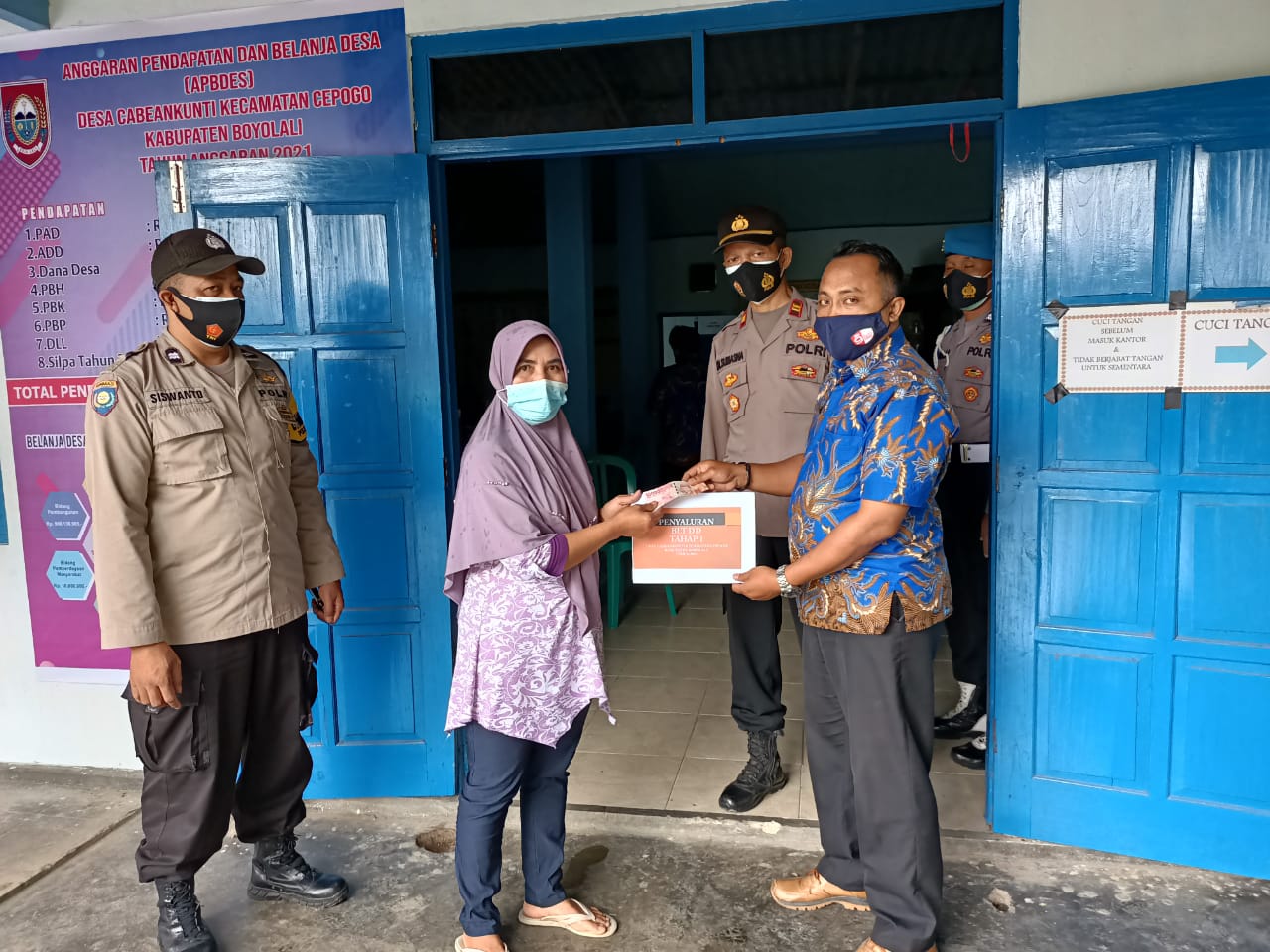 Wakapolsek Cepogo Pimpin Pengamanan Penyaluran BLT DD Tahap I Tahun 2021