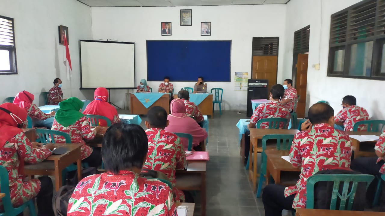 PERSIAPAN UJI COBA PEMBELAJARAN TATAP MUKA OLEH TIM GUGUS PENANGGULANGAN COVID 19 KECAMATAN SAMBI DAN POLRES BOYOLALI