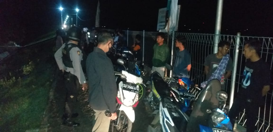 Ciptakan Rasa Aman Di Masyarakat, Kapolsek Klego Polres Boyolali Tertibkan Tongkrongan Muda – Mudi Di Malam Hari
