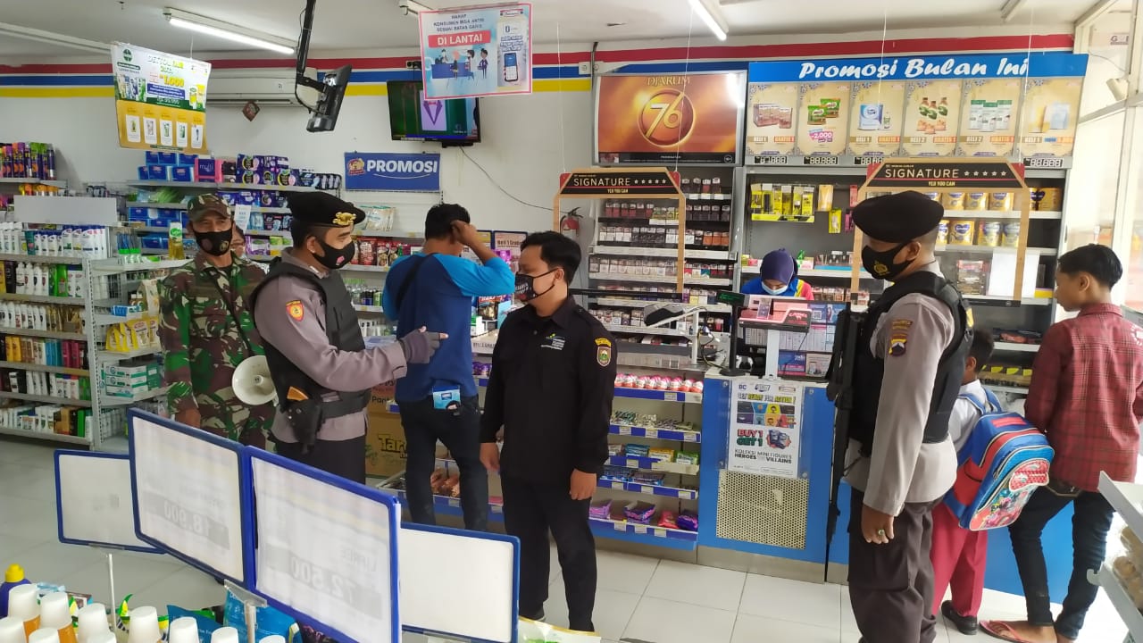 Tim Gugus Tugas Covid 19 bersama Polres Boyolali tertibkan warga terkait Prokes.