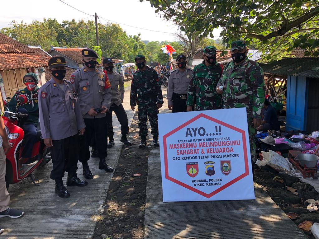 Tim Gugus Tugas Covid 19 bersama Polres Boyolali tertibkan warga terkait Prokes.