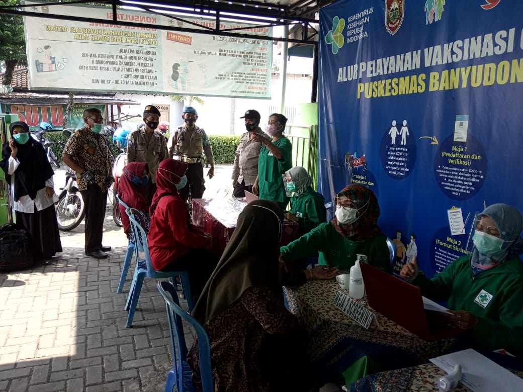 POLRES BOYOLALI PAM VAKSINASI COVID-19 / MD DARI BIO FARMA UNTUK VAKSIN DOSIS KEDUA GURU SMP, SD, MI DAN TK SWASTA DI PUSKESMAS BANYUDONO I DAN II