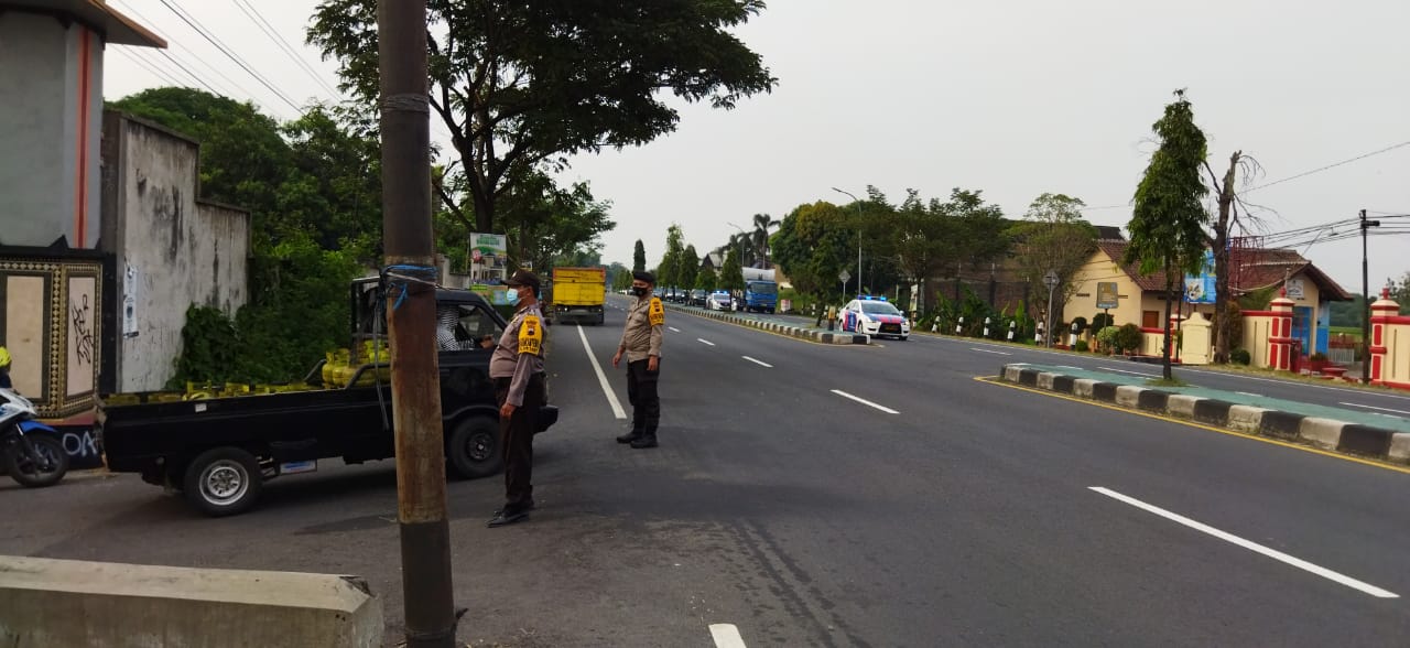Pelaksanaan Apel Pengamanan Perjalanan Menkopolhukam RI Prof. Dr. Mohammad Mahfud MD, S.H., S.U., M.I.P. beserta rombongan ke Yogyakarta dan Magelang melalui wilayah Kec. Sawit Kab. Boyolali